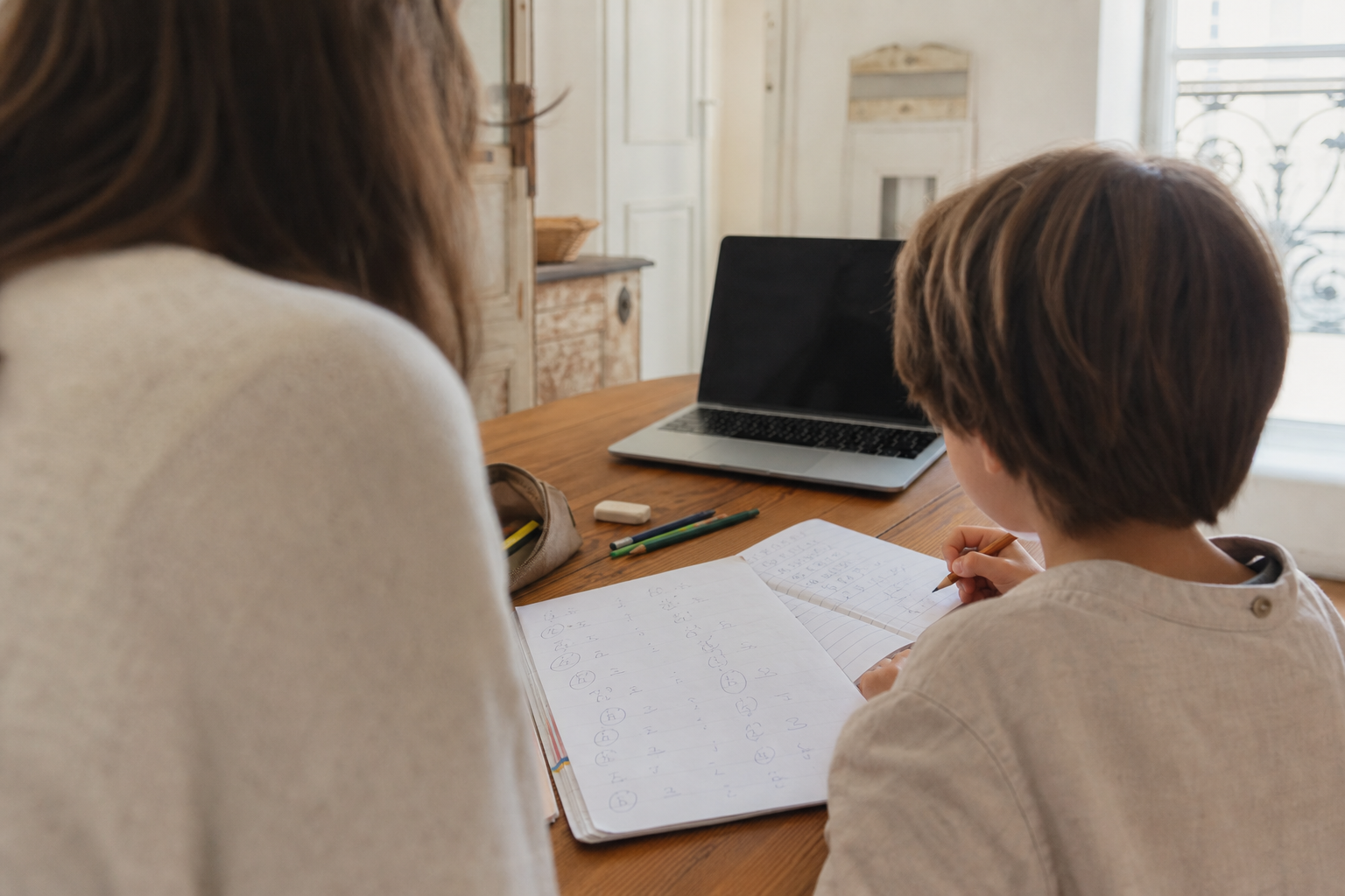 La cédille permet de bien prononcer le c en français